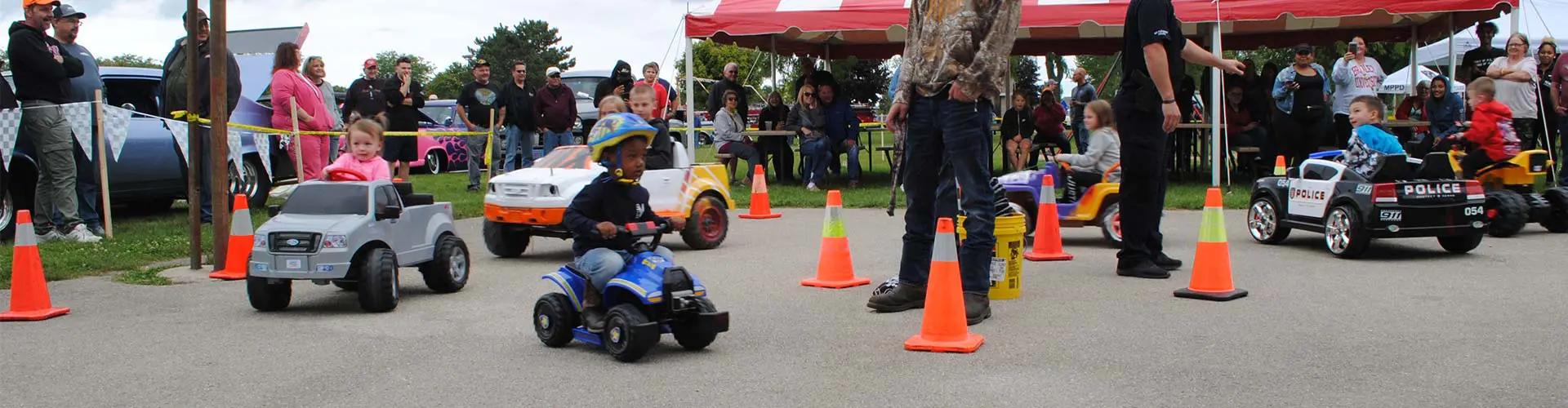 kids-riding-around-on-power-wheels